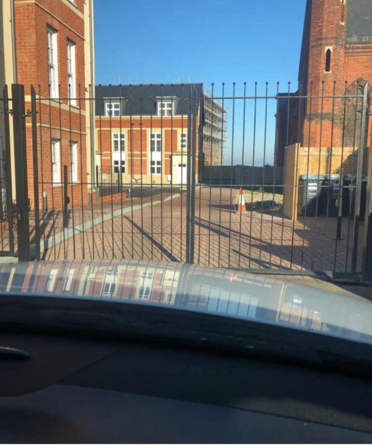 Apartamento The Penthouse Margate, Balconies, Sea View, Gated Parking, Air Con! Exterior foto