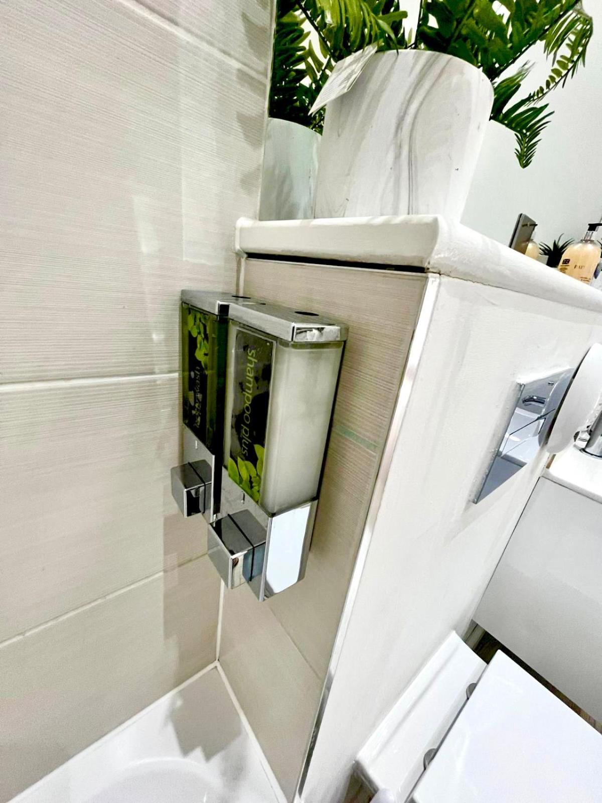 Apartamento The Penthouse Margate, Balconies, Sea View, Gated Parking, Air Con! Exterior foto