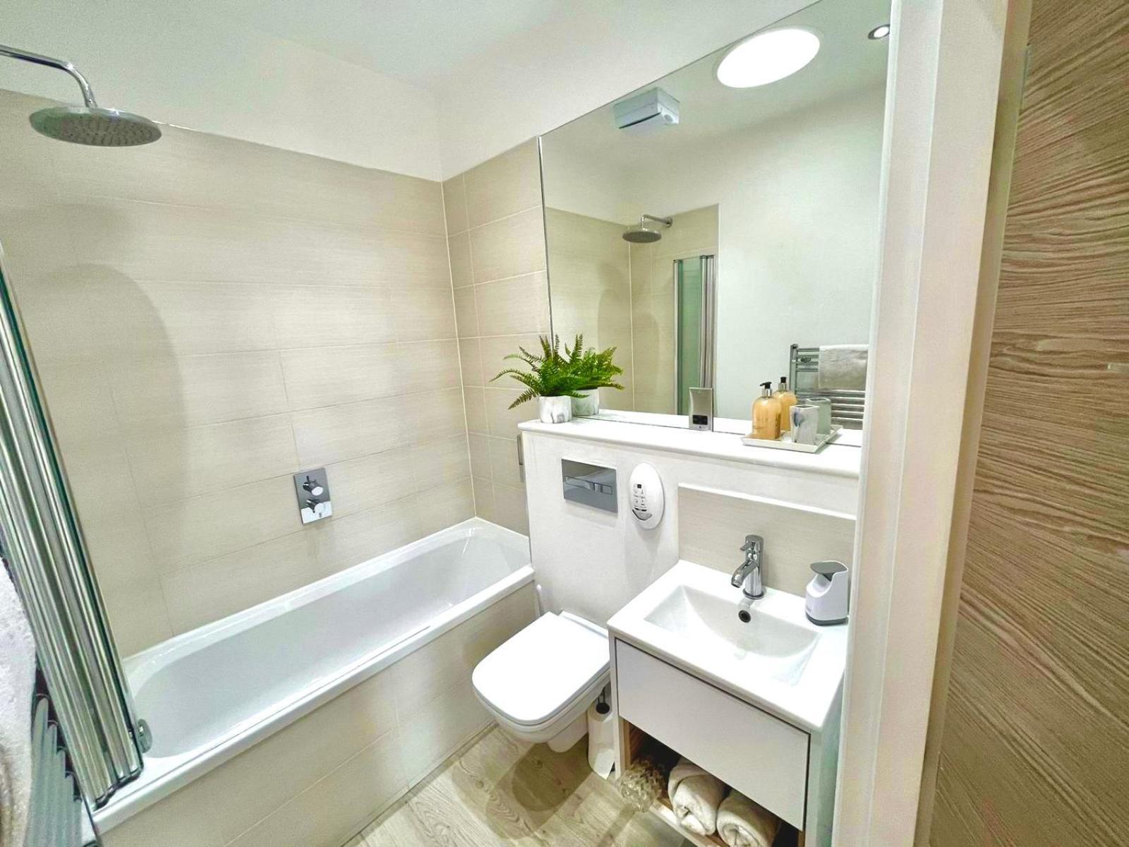 Apartamento The Penthouse Margate, Balconies, Sea View, Gated Parking, Air Con! Exterior foto